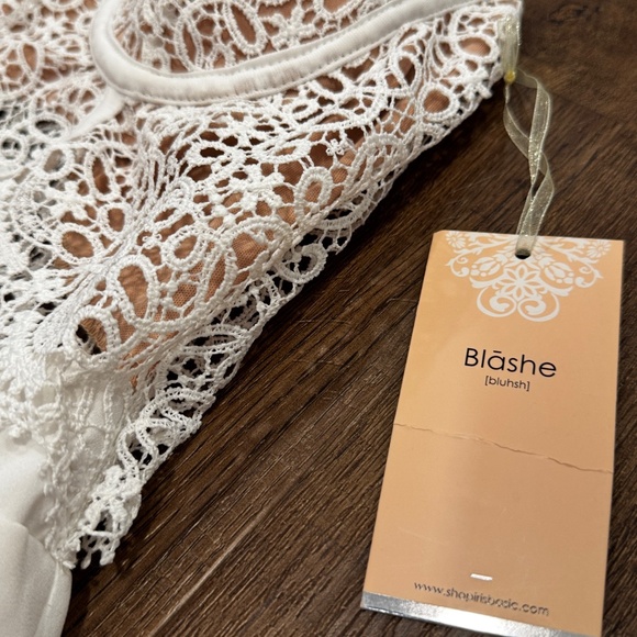 Blashe White Lace Cut-Out Jumpsuit – Size Small – NWT - Picture 5 of 7